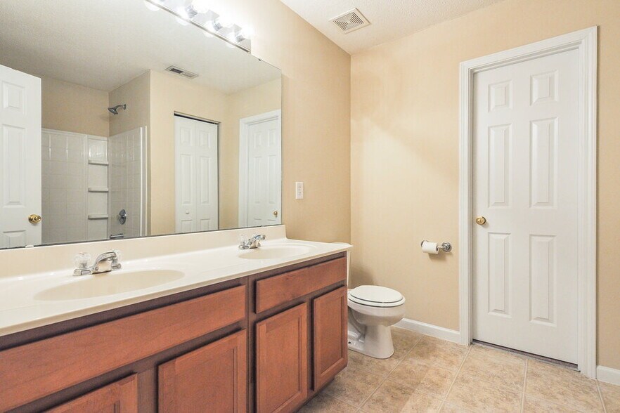 Building Photo - 51 Valleyfield Dr