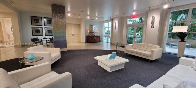 Building Photo - 2000 N Bayshore Dr