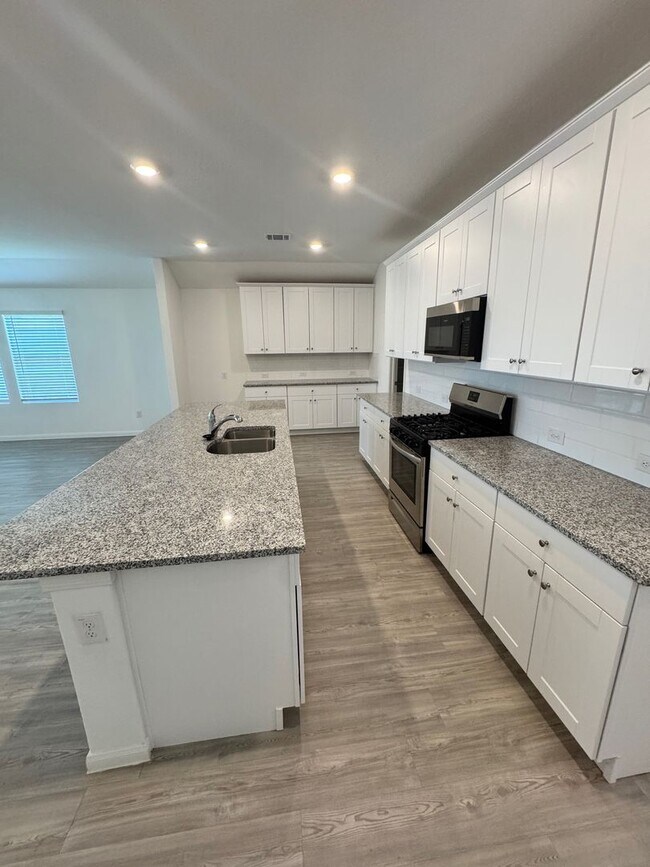 Building Photo - Modern Comfort & Style in This 2022-Built ...