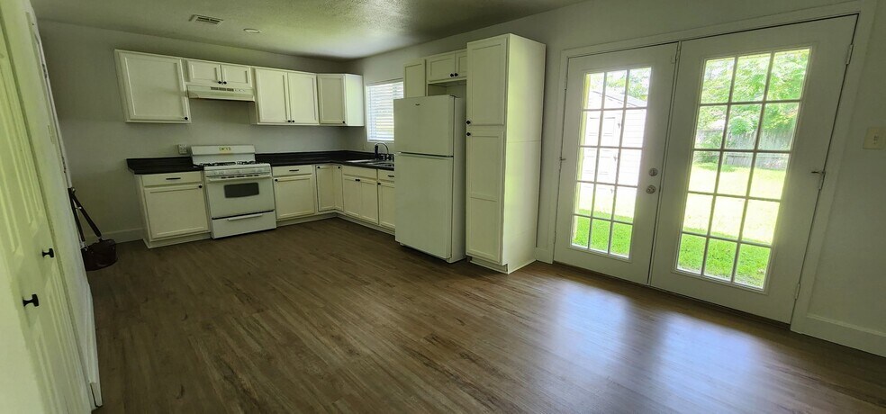 Building Photo - 1312 Bennett Dr