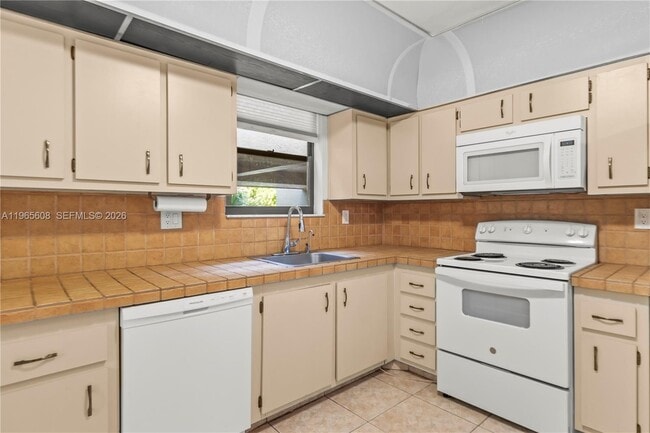 Building Photo - 481 Ives Dairy Rd