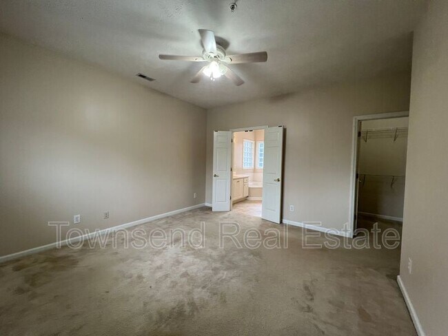 Building Photo - 824 Sage Creek Ln