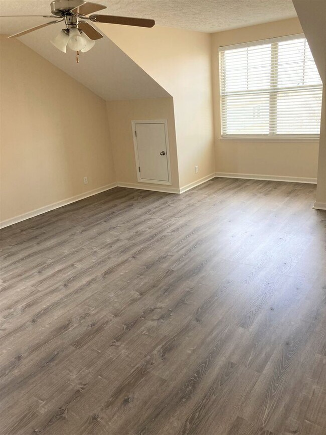 Building Photo - Falsetto Ln