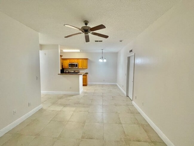 Building Photo - Lake Mary - 2 Bedroom, 2 Bathroom - $1,595.00