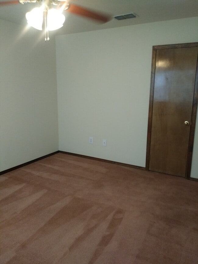 Building Photo - Spacious 2 Bedroom 1 bath with washer & dryer.