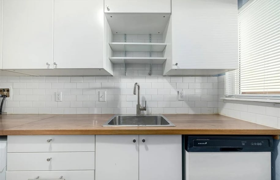 Kitchen - 8023 Wolff St