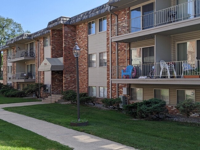 Building Photo - 734 W Kilgore Rd