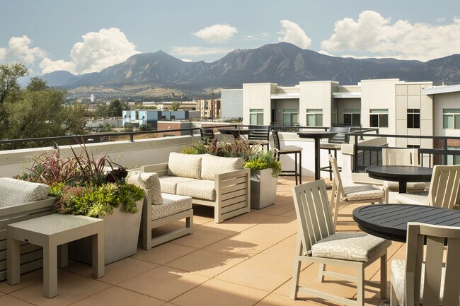 Building Photo - 3100 Pearl