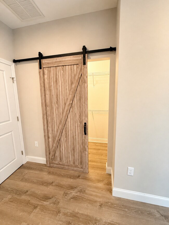 Building Photo - Spacious Three Bedroom w/ Loft Space