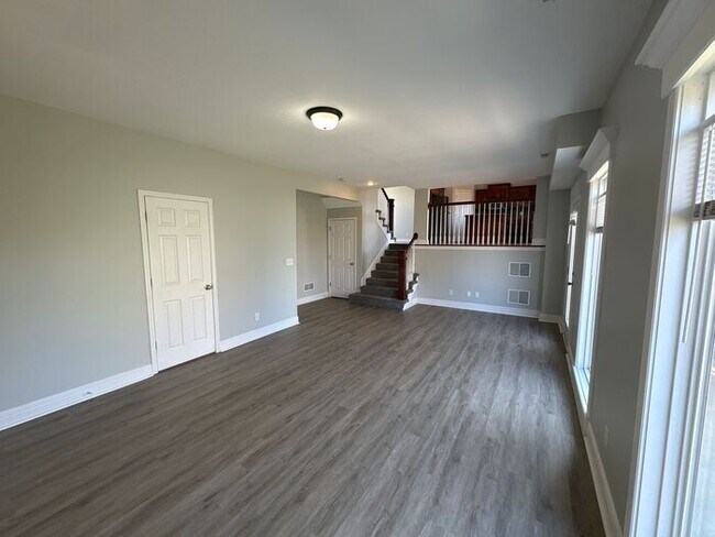 Building Photo - 3-Bedroom Home in a Quiet, Relaxing Neighb...