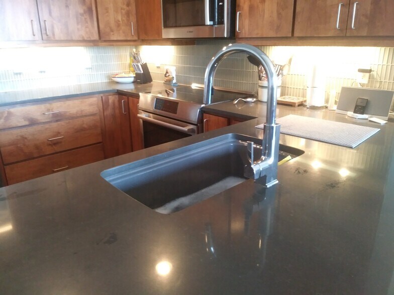 Kohler touchless faucet - 1650 Fillmore St