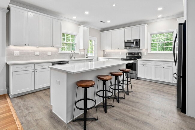 Building Photo - 6916 Seven Locks Rd