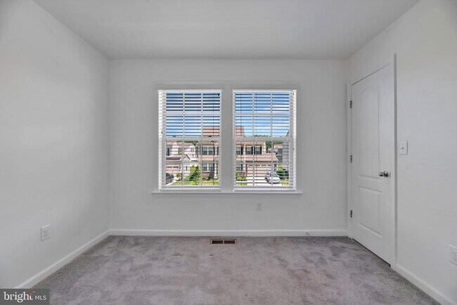 Building Photo - 8008 Hubble Dr