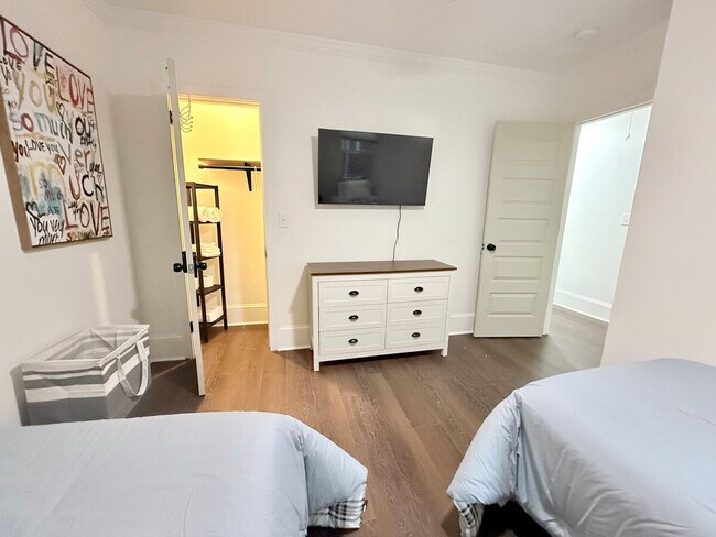 Building Photo - 2936 Oceola St