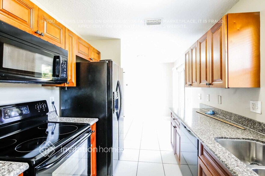 Building Photo - 1672 W Breezy Ln