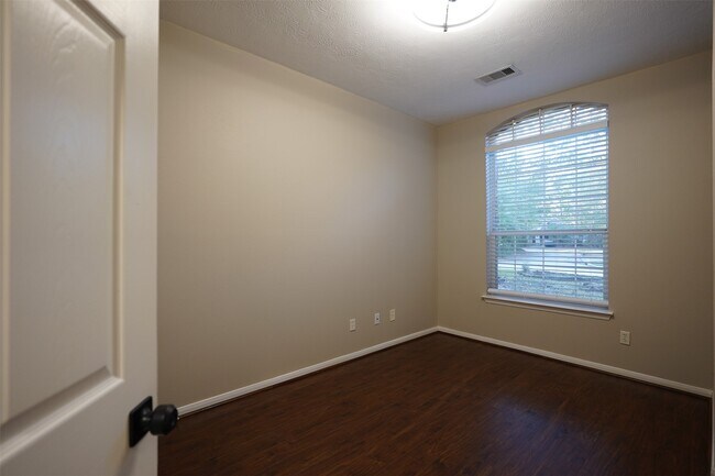 Building Photo - 105 N Holly Laurel Cir