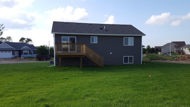 Building Photo - 3984 Stone Point Dr NE