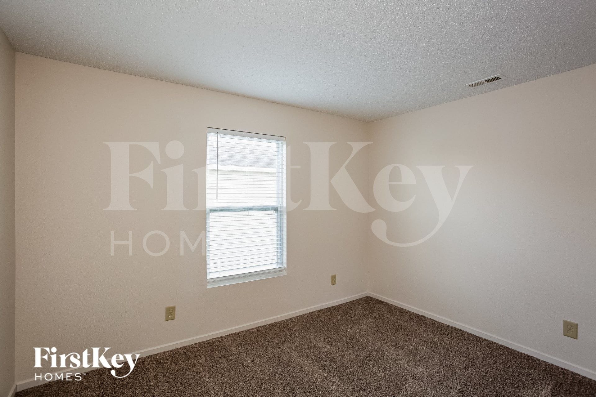 Building Photo - 15393 Border Dr