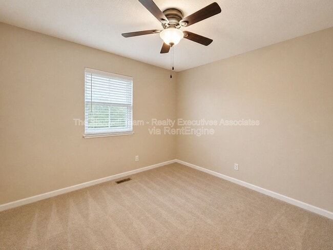 Building Photo - 6400 Shetland Dr