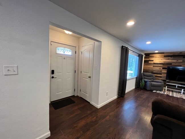 Building Photo - Beautiful one story home in Norfolk