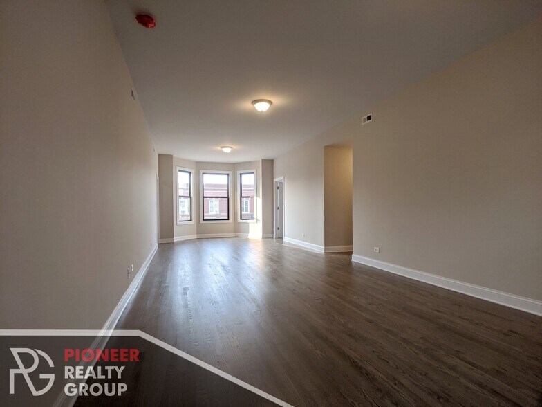 Building Photo - 3405 W Fullerton Ave