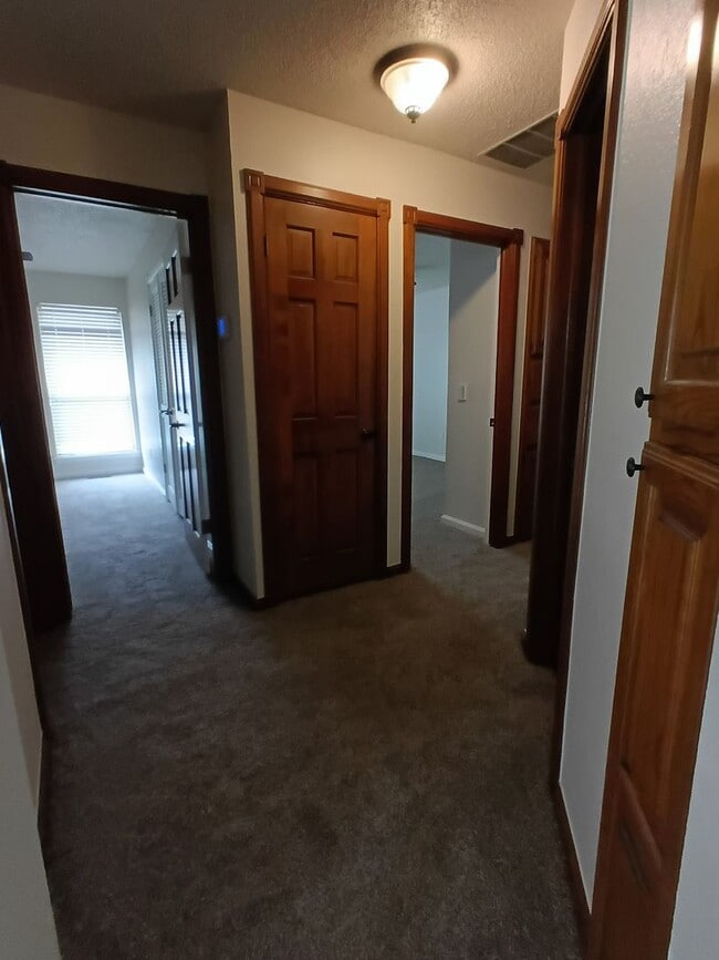 Building Photo - Carl Albert Schools! - Great Home!