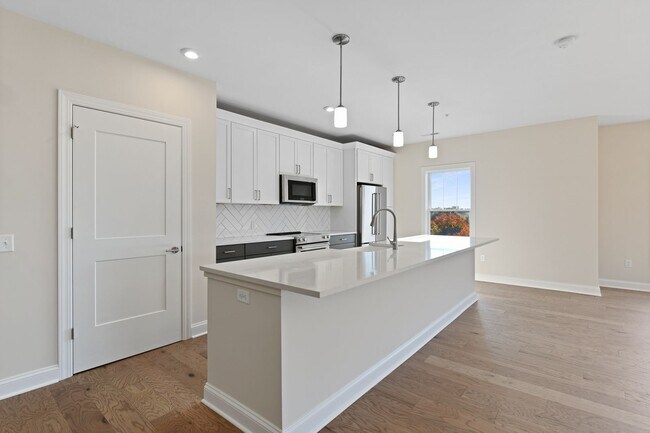 Building Photo - 5233 Highpointe Lakes Dr