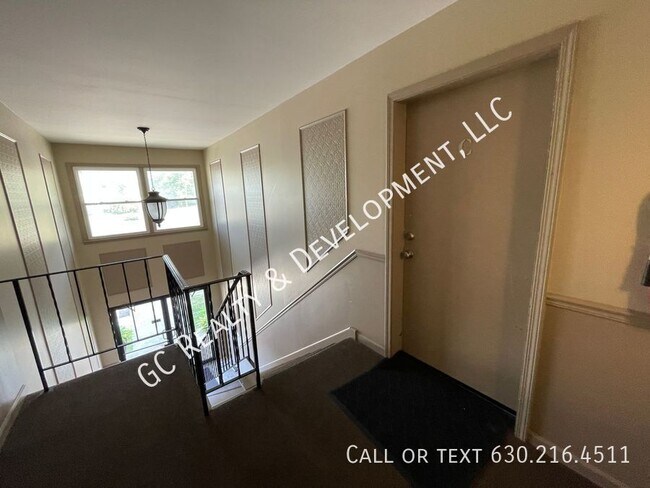 Building Photo - 13 Simpson St