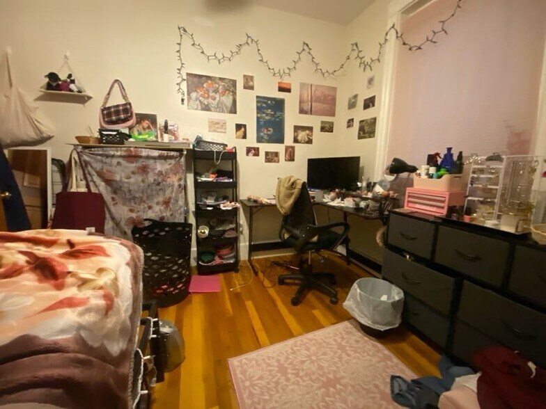 Building Photo - 127 Cedar St