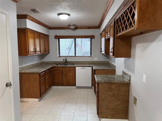 Building Photo - 6311 Dawnridge Dr