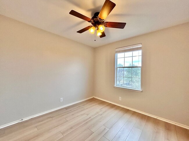 Building Photo - 609 N Cascades Ave