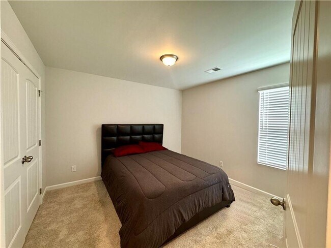 Building Photo - Beautiful Townhome Located at The Borough at Wyndham South!