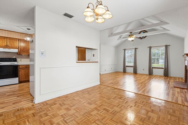 Building Photo - Charming Fairhope Home for Rent – Convenient Location & Great Outdoor Space!