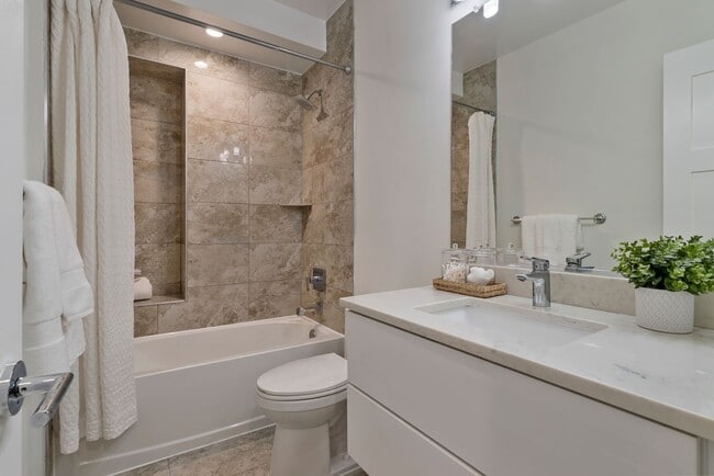 Building Photo - Bright One Bedroom plus Den near Metro in ...