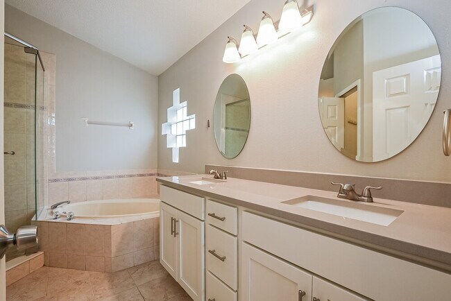 Building Photo - 1025 Henson Ct