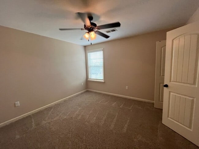 Building Photo - Renovated 4 Bedroom 2.5 Bath Home for Rent!