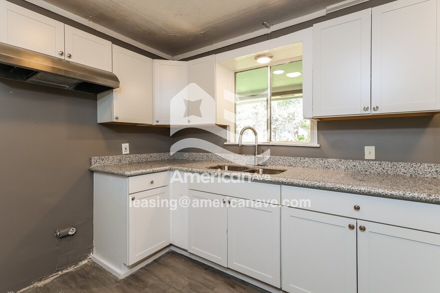 Building Photo - 1206 Garden Park Dr