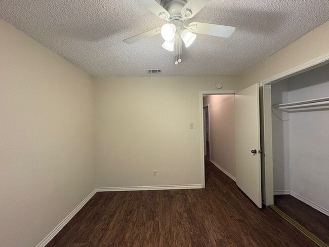 Building Photo - Charming 3 Bedroom Home!!