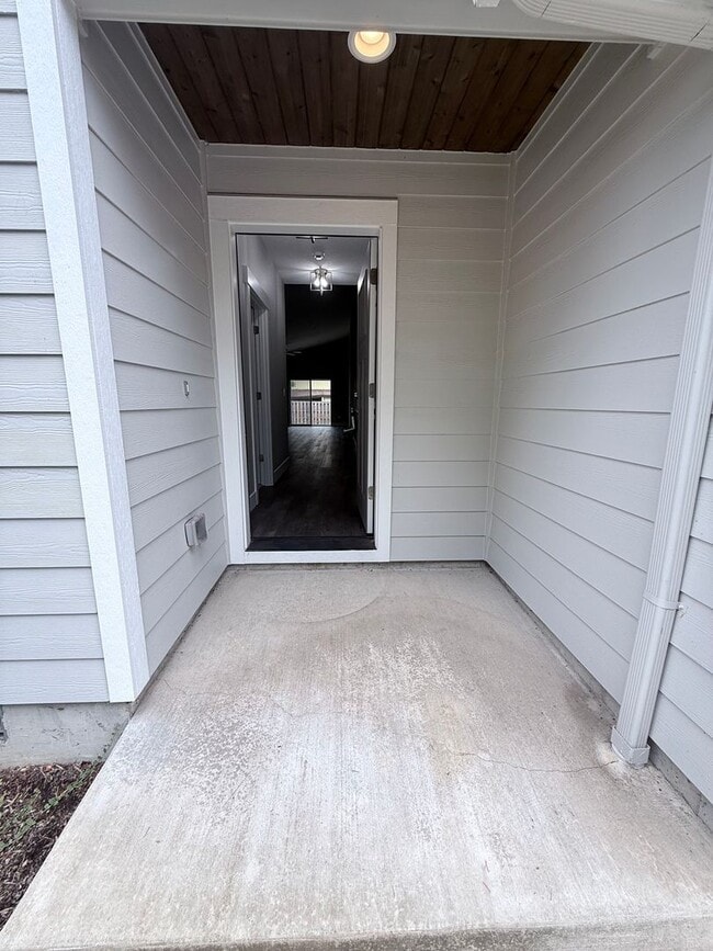 Building Photo - 3 Bedroom 2 Bathroom in Mill City, OR.