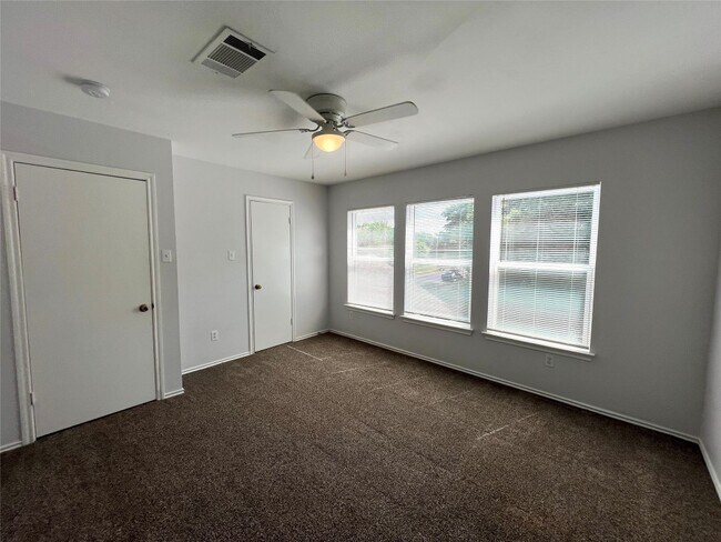 Building Photo - 2423 Glen Field Dr