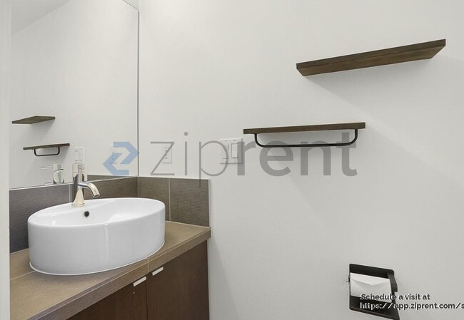 Building Photo - 3646 36th Ave S