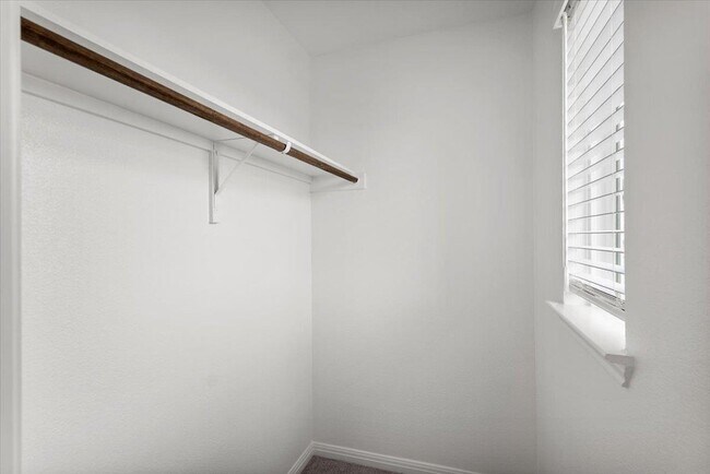 Building Photo - 13916 Ausarina Trce