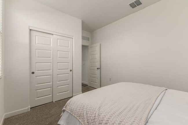 Building Photo - 1714 W Starfire Ave