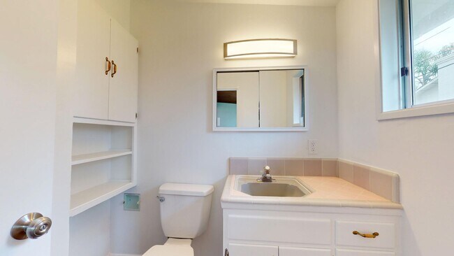 Building Photo - Spacious 3 Bedroom Home Available for Long...