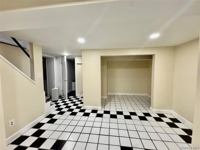 Building Photo - 73 Watkins Ave