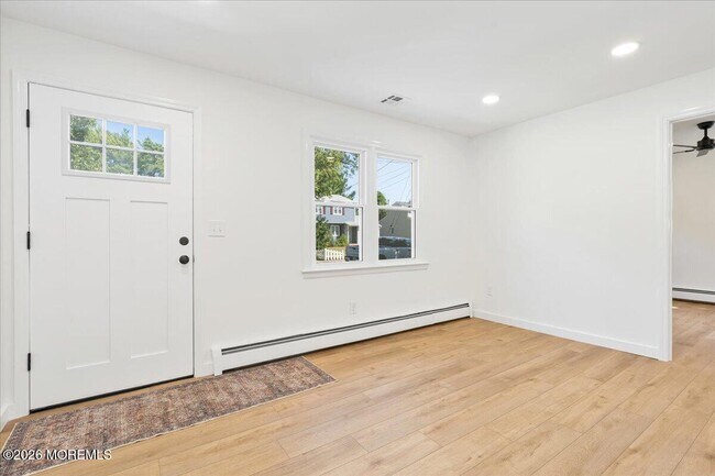 Building Photo - 501 Azalea Dr