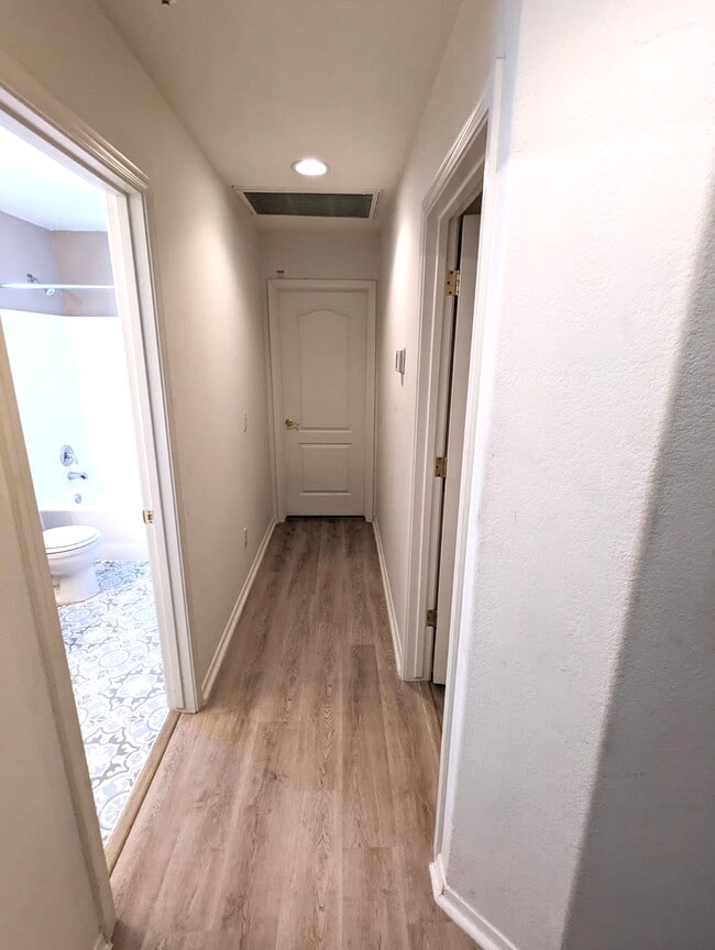 Building Photo - 8074 W Beck Ln