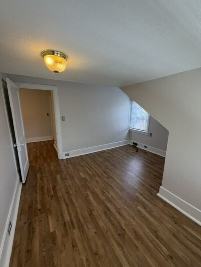 Building Photo - 256 Mabrick Ave