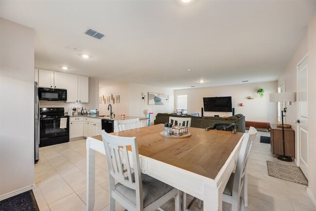 Building Photo - 123 Wheatgrass Ln