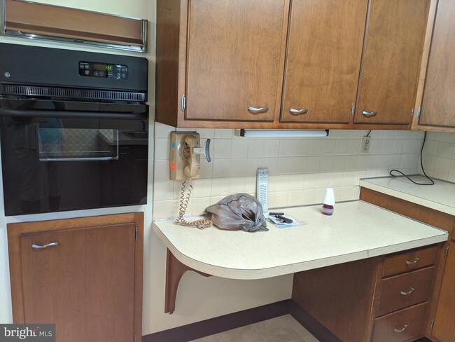 Building Photo - 1995 PA-212